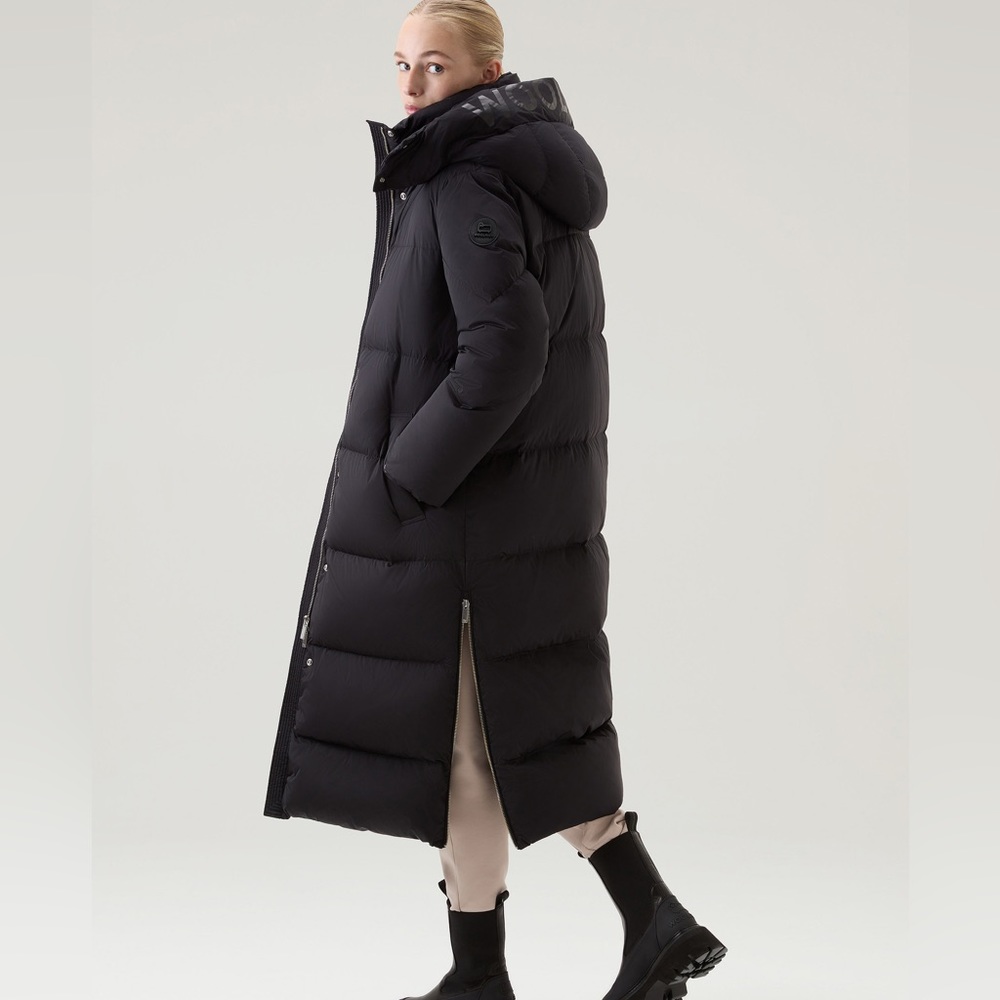 🔥🔥🔥Woolrich Aurora black long puffer parka size M🔥🔥🔥